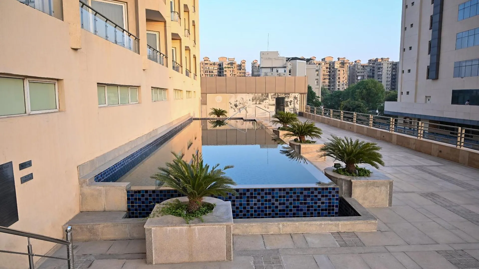 Alivaa Hotel Gurugram Sohna Road City Center Γκουργκάον