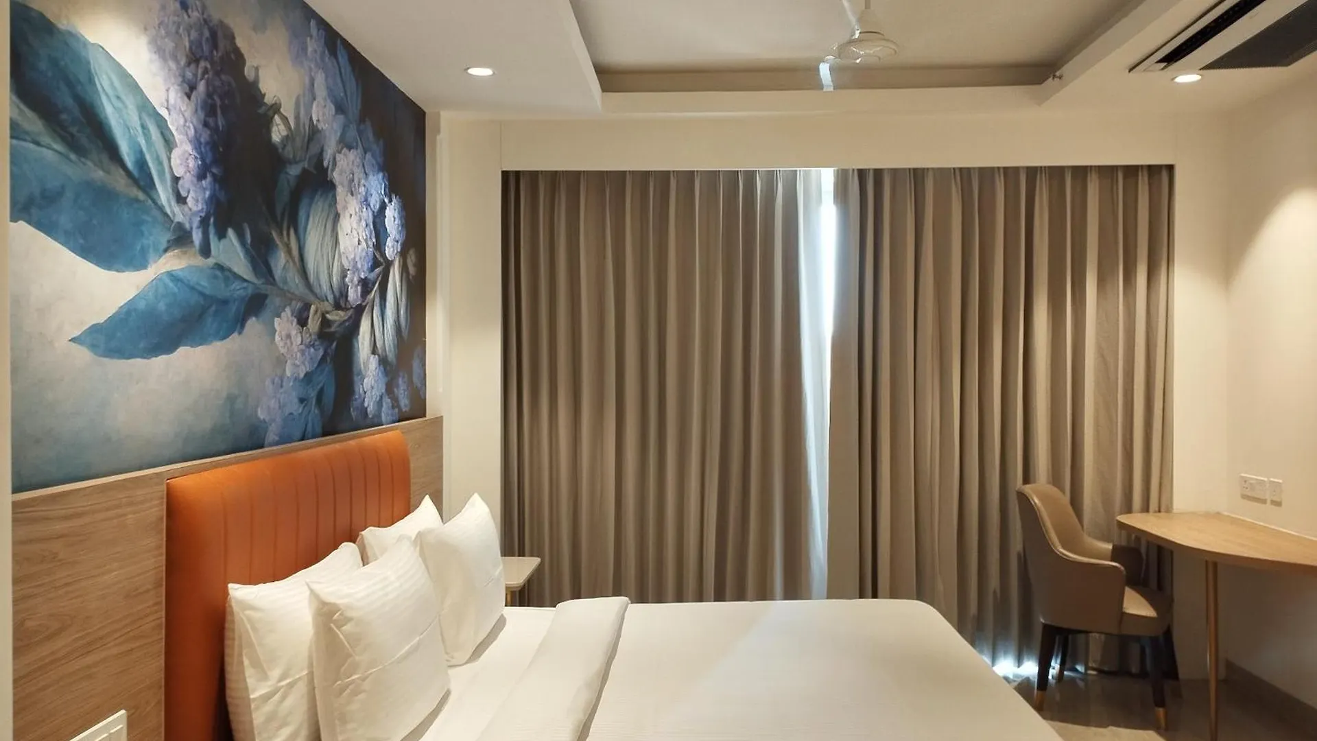 Alivaa Hotel Gurugram Sohna Road City Center Γκουργκάον 4*,  Ινδία
