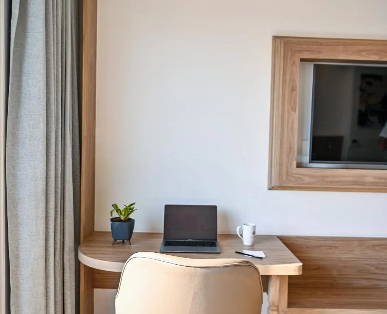 Alivaa Hotel Gurugram Sohna Road City Center Gurgaon 4*,