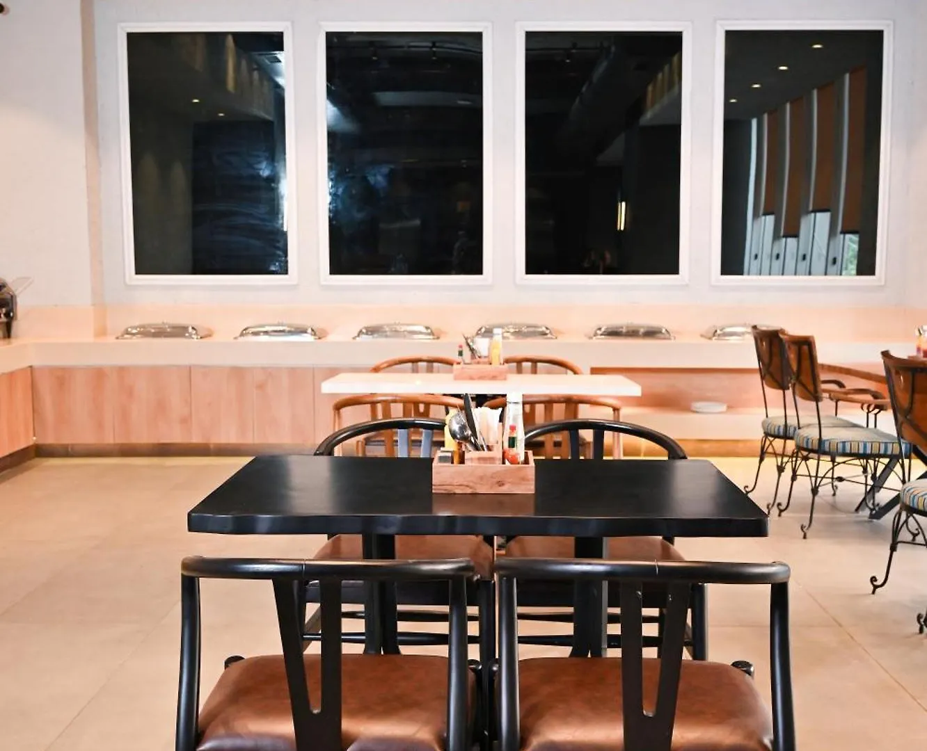 Alivaa Hotel Gurugram Sohna Road City Center Gurgaon 4*,